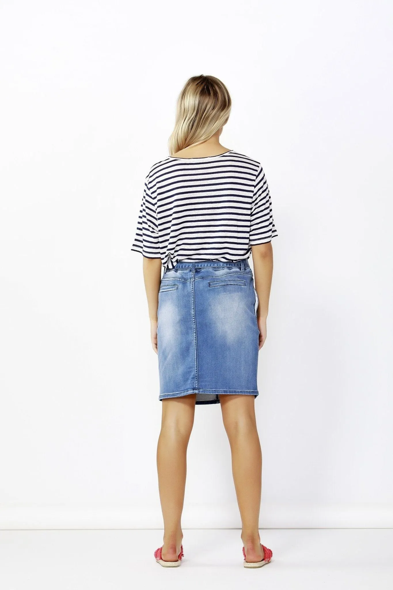 Betty Basics Archer Stretch Denim Skirt in Dark Indigo